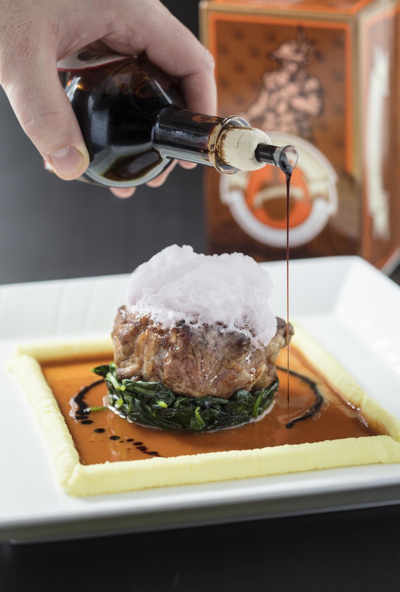 Cucina Marco Polo Hong Kong 馬哥孛羅香港酒店 Roasted Veal Loin with Parma Ham Foam and Whipped Potato Traditional Balsamic Vinegar of Modena DOP 12 years OKiBook Hong Kong