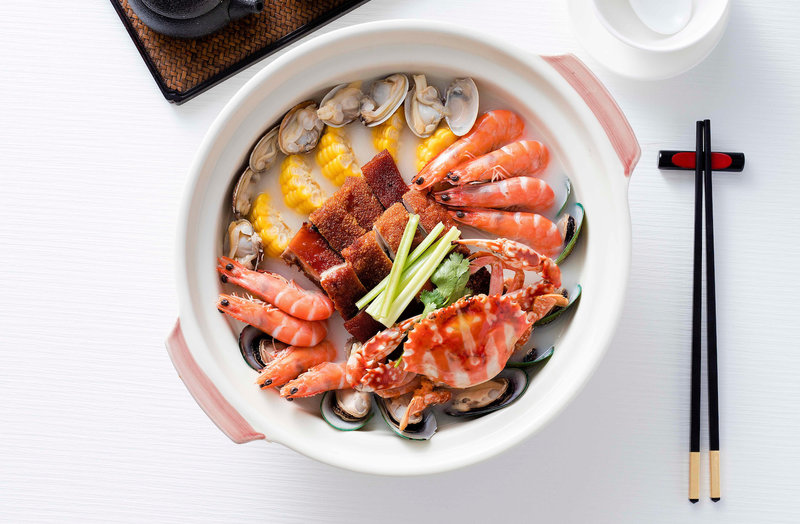 鳳城禮記_-_乳豬海鮮煲 Fong Seng Lai Kei - Assorted Seafood and Suckling Pig Hot Pot - Book Hong Kong best hotel buffets and restaurants 預訂香港最好的酒店自助餐和餐廳